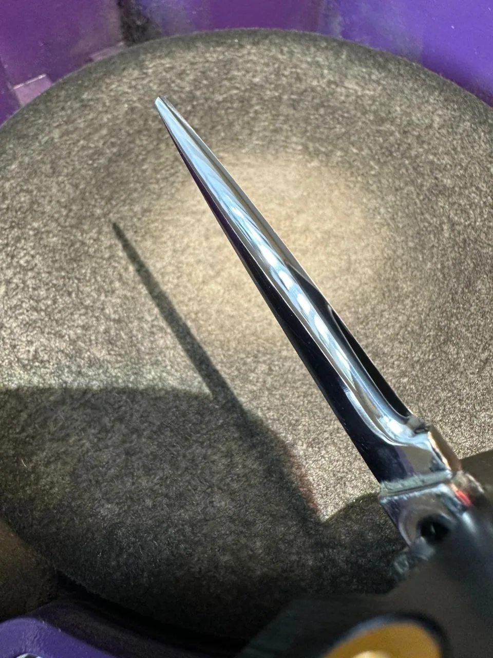 Hairdressing scissors